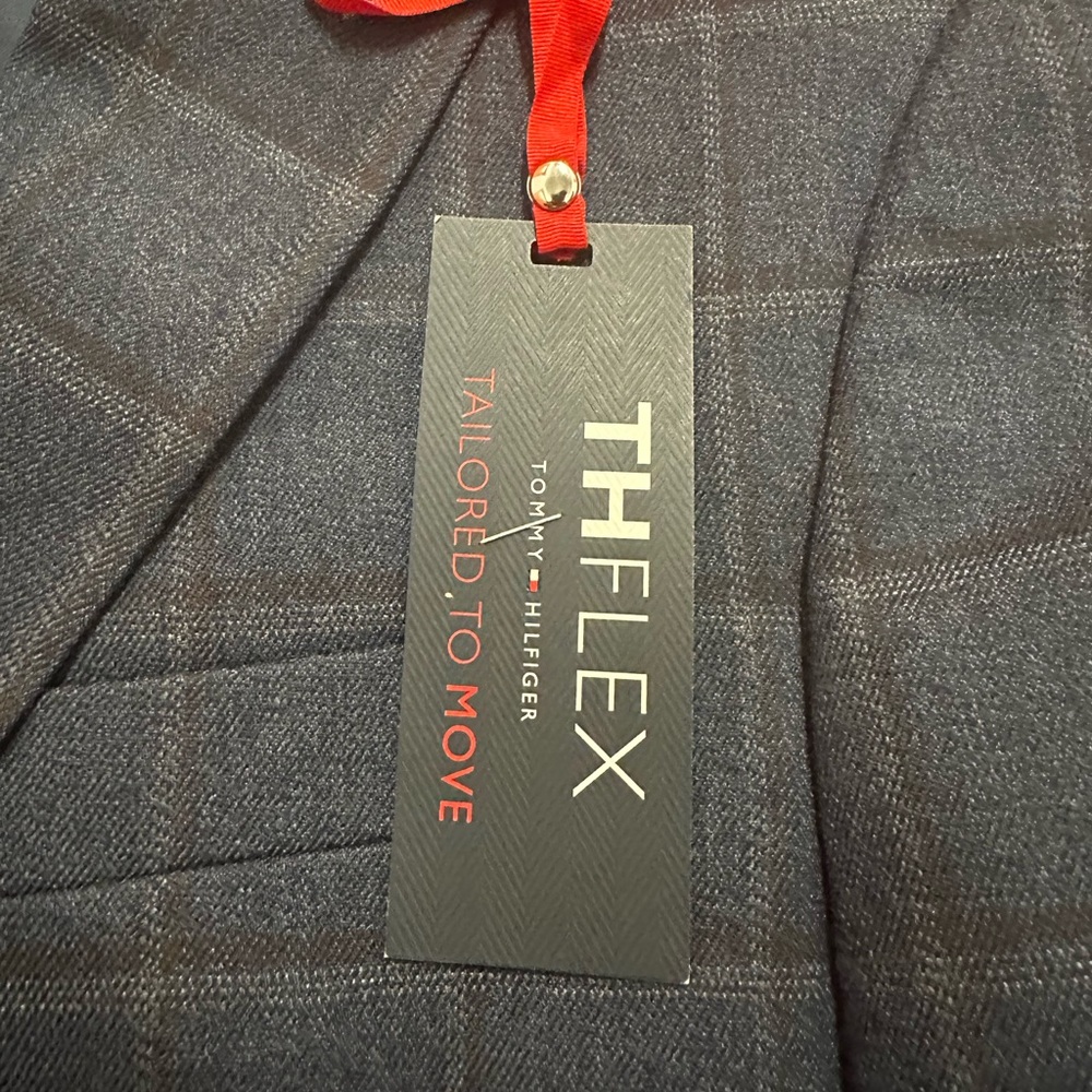 NWT Tommy Hilfiger TREVOR The Flex suit jacket
Size 38S
B321 - Picture 3 of 9